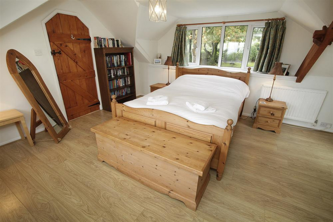 Holly Tree Lodge - Dog Friendly Cottages & Self Catering