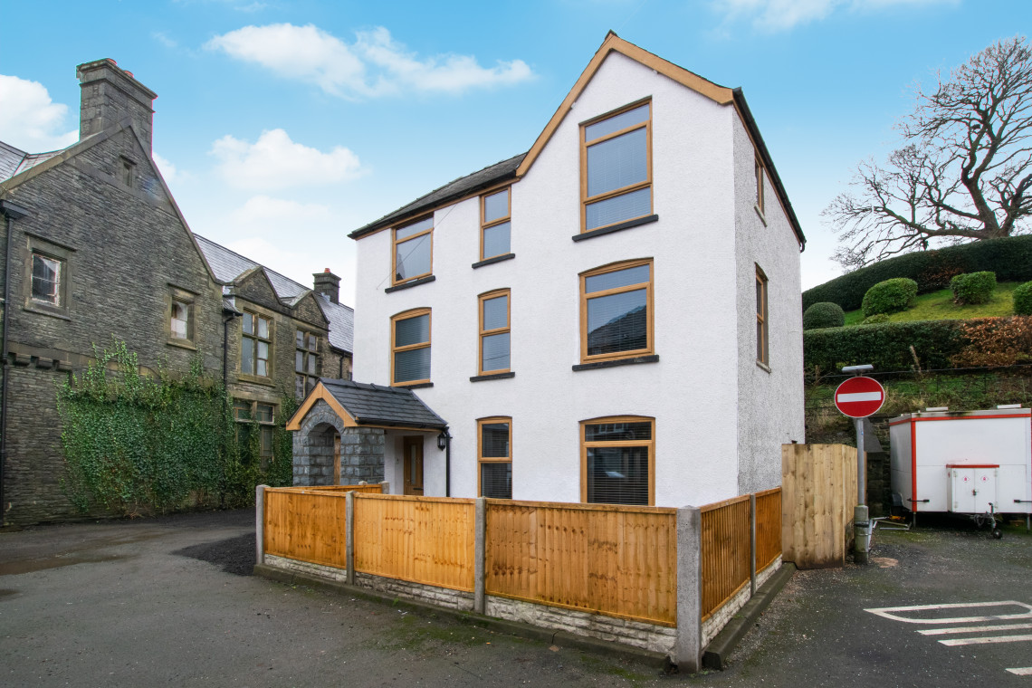 Gwynle Townhouse, Bala Dog Friendly Cottages & Self Catering